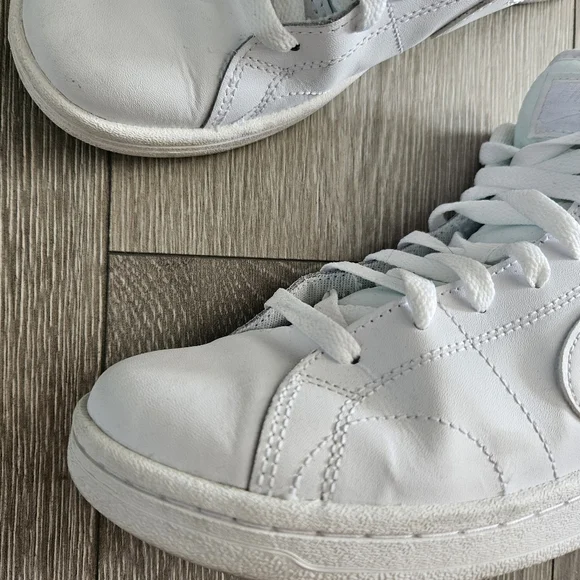 NIKE Women's Court Royale 2 Mid Sneakers White And Blue - Picture 4 of 9